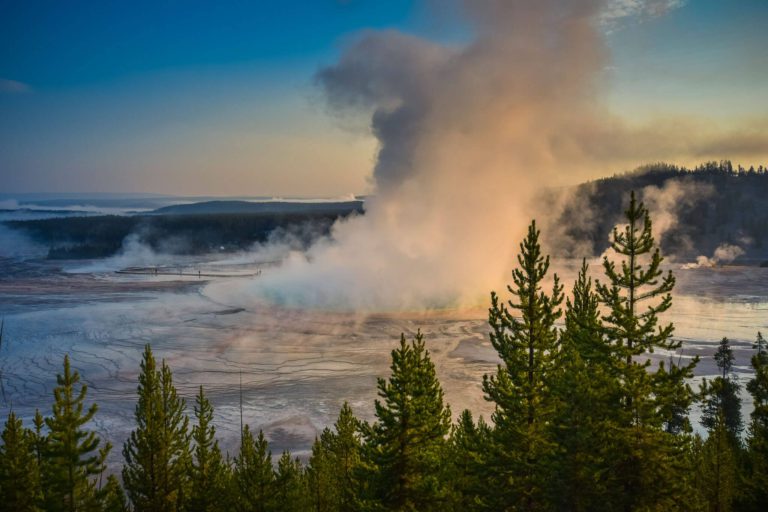 3 Day Yellowstone Itinerary: Best of the Park - A Couple Days Travel