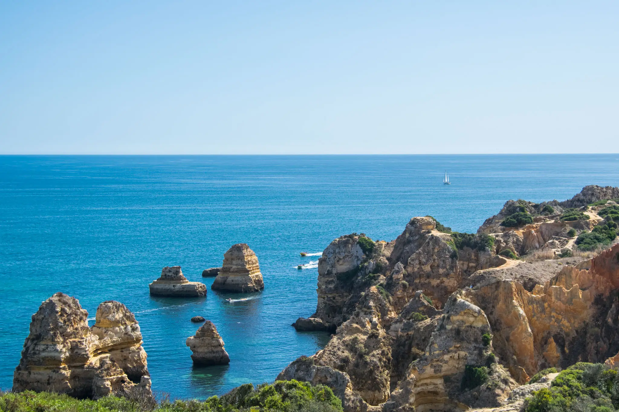 Read more about the article How To Visit Ponta da Piedade: Walking and By Sea