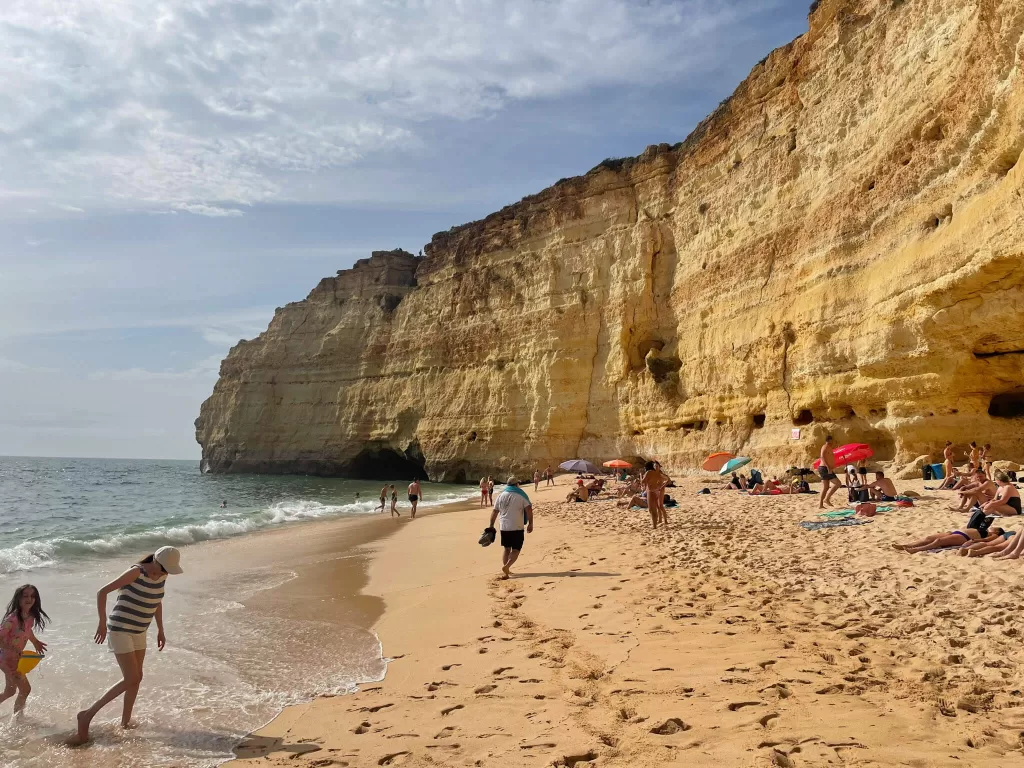 Praia do Vale de Centianes