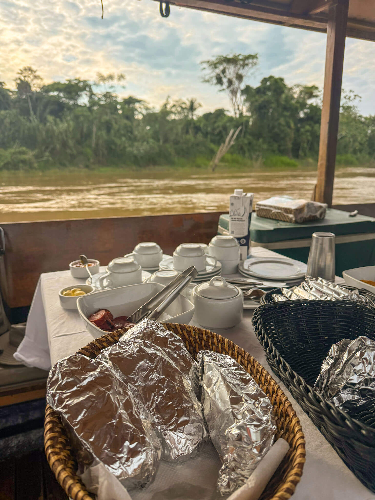 breakfast on the Rio de Madre